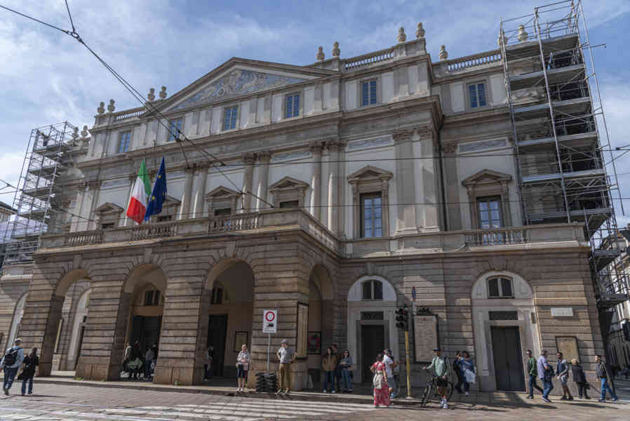 Italia - Milán 072 - teatro de La Scala.jpg